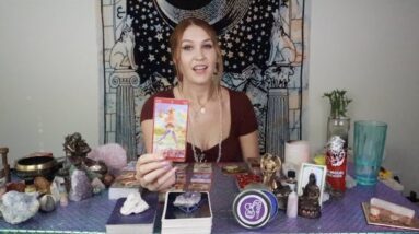 AQUARIUS: LISTEN, Someone Has A MAJOR CRUSH On You! 🤫😘🥰 Mid August General Love Reading